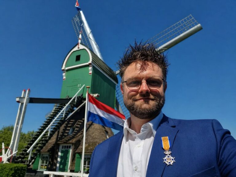 Molenaar Theo Koninklijk onderscheiden.